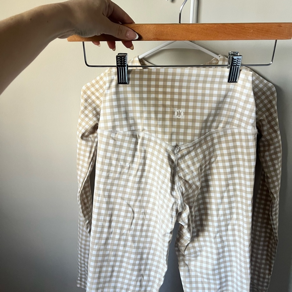NWT Astoria Activewear Beige Checkered SET #20 - Picture 4 of 4